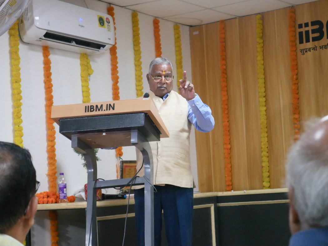 Padma Shri Dr. R.N. Singh Inspires Students at IIBM's “Meet the Leader” Session